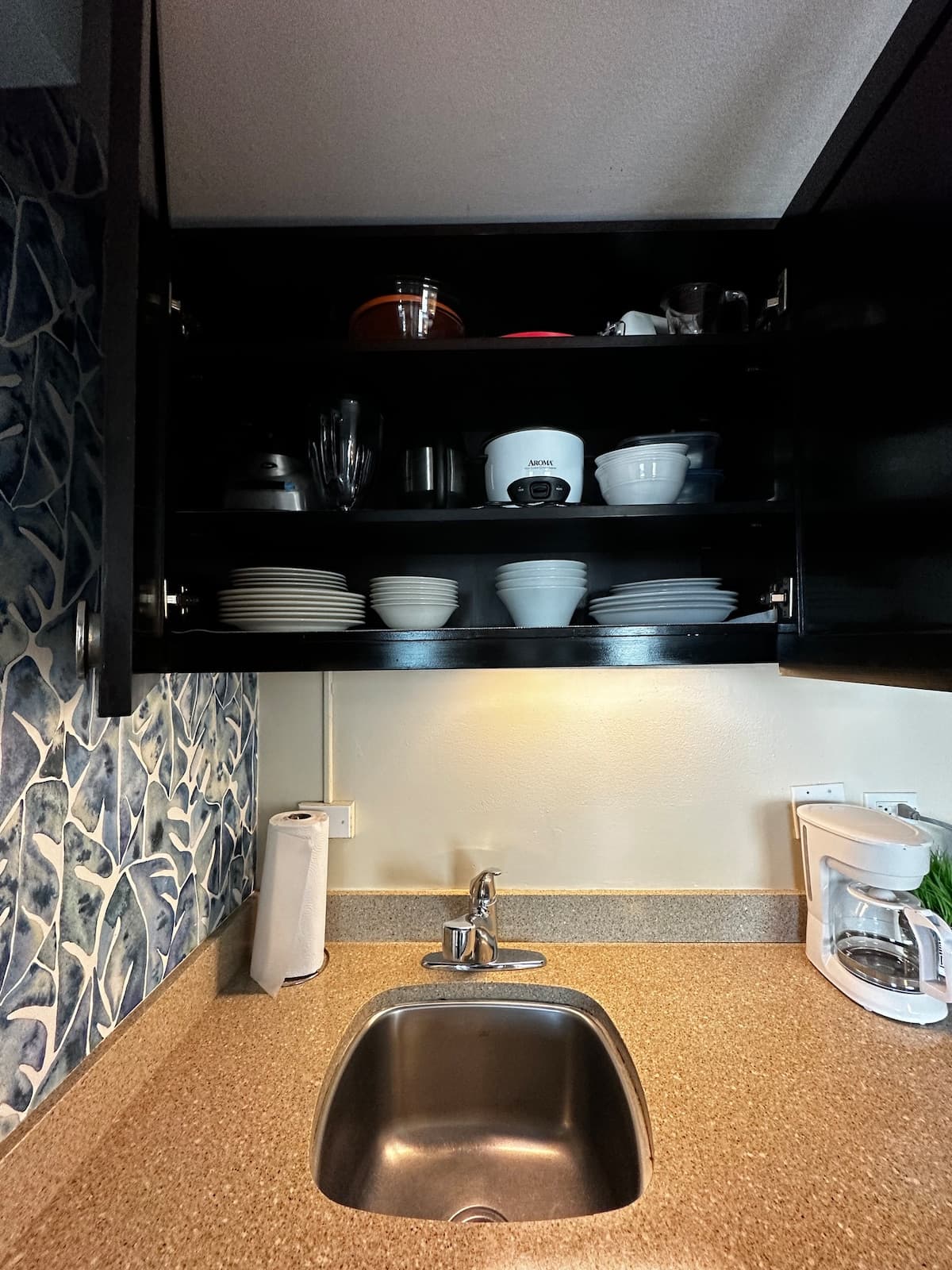 Perfect for family or friend group Waikiki Condo! - Photo 5