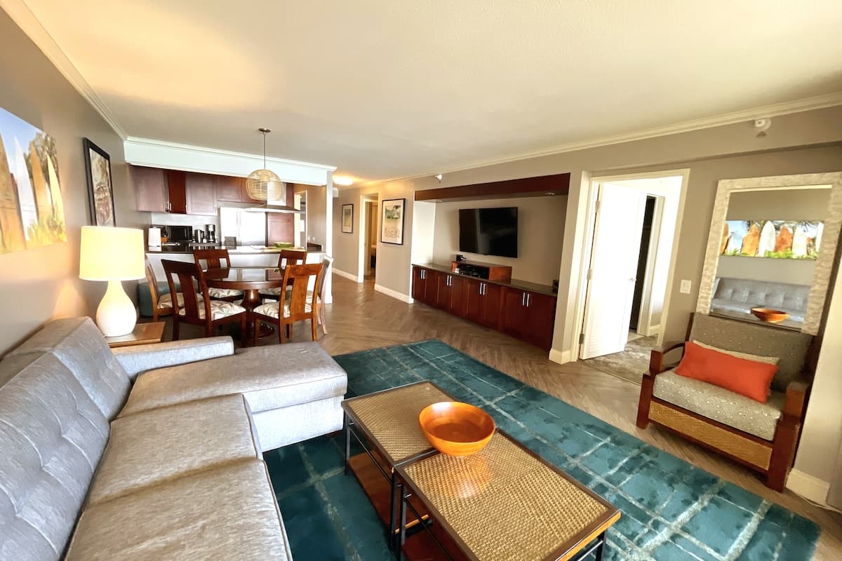 Hotel in Honolulu · ★4.93 · 2 bedrooms · 3 beds · 2 private baths - Photo 3