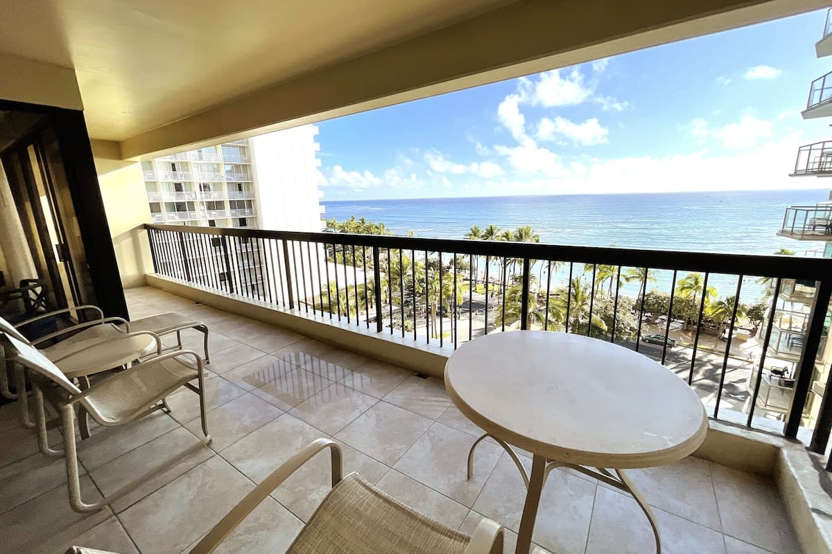 Hotel in Honolulu · ★4.93 · 2 bedrooms · 3 beds · 2 private baths - Photo 5