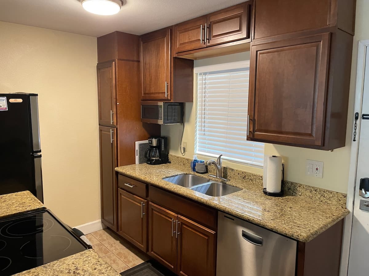 Condo in Kihei · ★4.87 · 2 bedrooms · 2 beds · 2 private baths - Photo 5