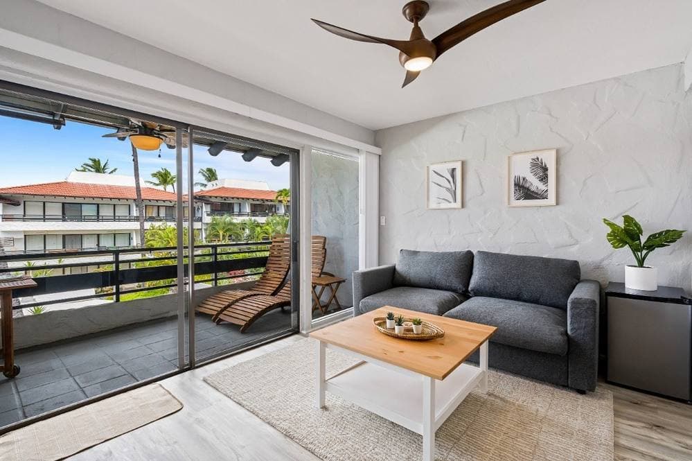 10 min to Town* AC*King Bed*Oceanside Pool - Photo 2