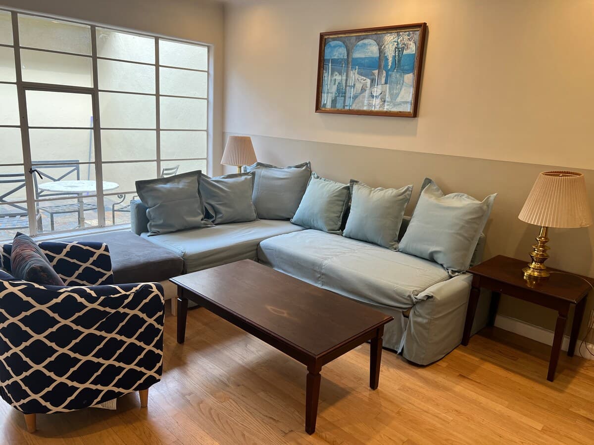 Private Courtyard Home, 2 Blocks to University Ave - Photo 4