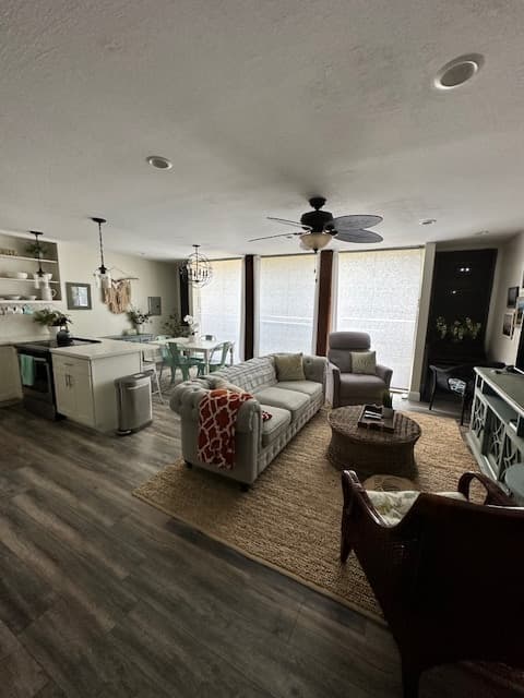 Condo in Waianae · ★5.0 · 2 bedrooms · 3 beds · 1 private bath - Photo 3