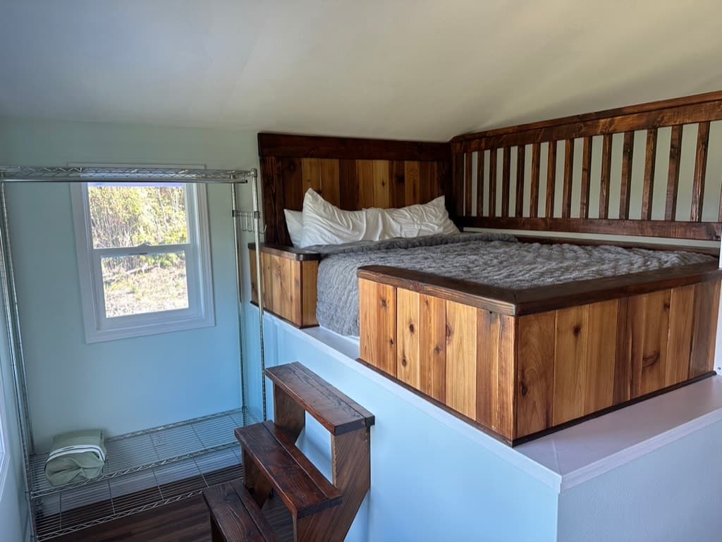Home in Mountain View · ★4.68 · 2 bedrooms · 2 beds · 1 private bath - Photo 2