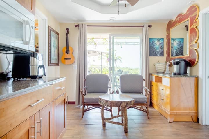 Home in Kailua-Kona · ★4.95 · 2 bedrooms · 2 beds · 1.5 private baths - Photo 1