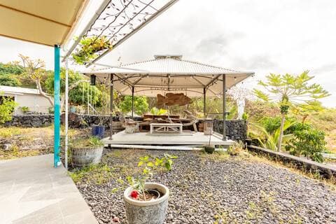 Home in Kailua-Kona · ★4.95 · 2 bedrooms · 2 beds · 1.5 private baths - Photo 4