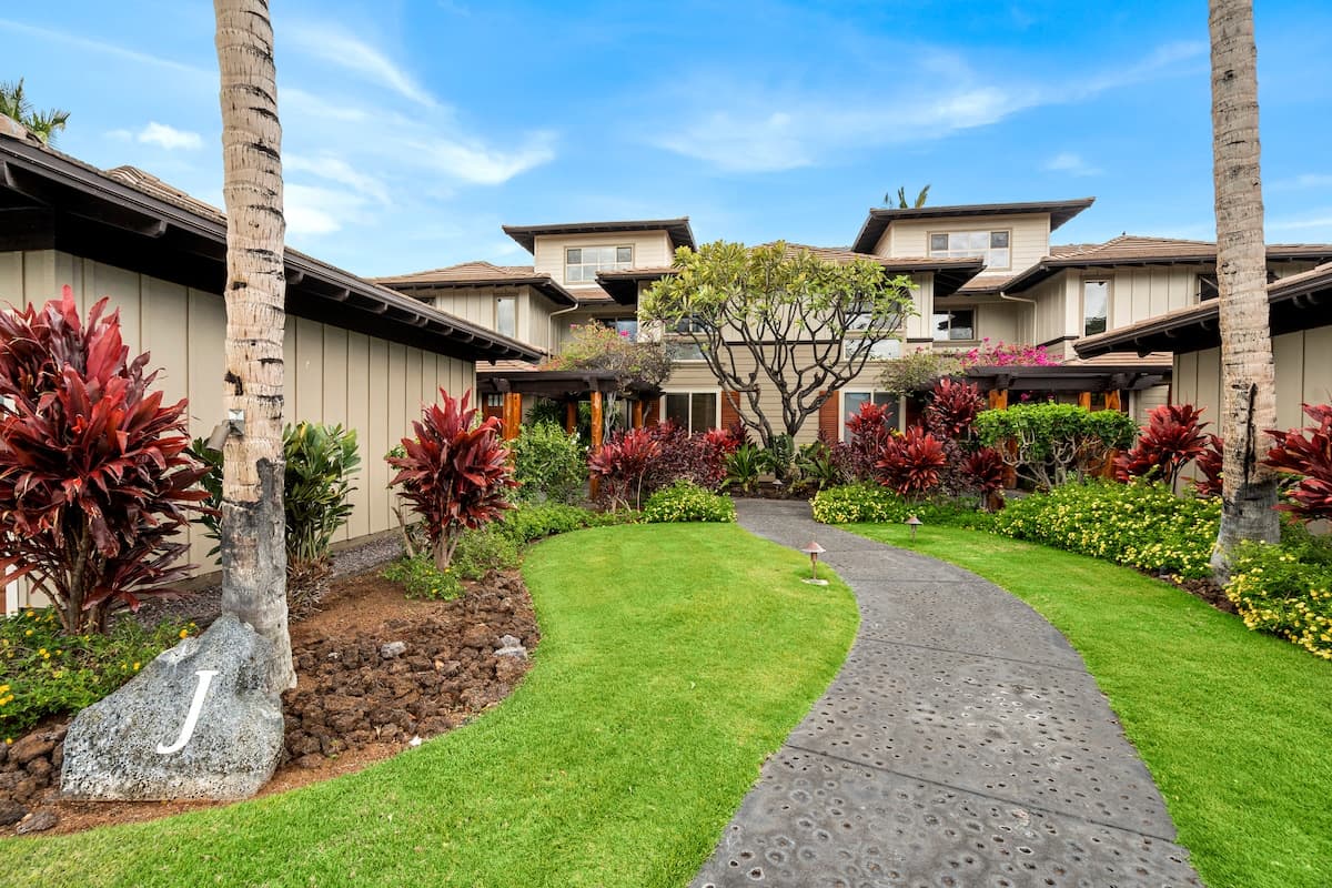 Condo in Waimea · ★5.0 · 3 bedrooms · 3 beds · 3 private baths - Photo 5