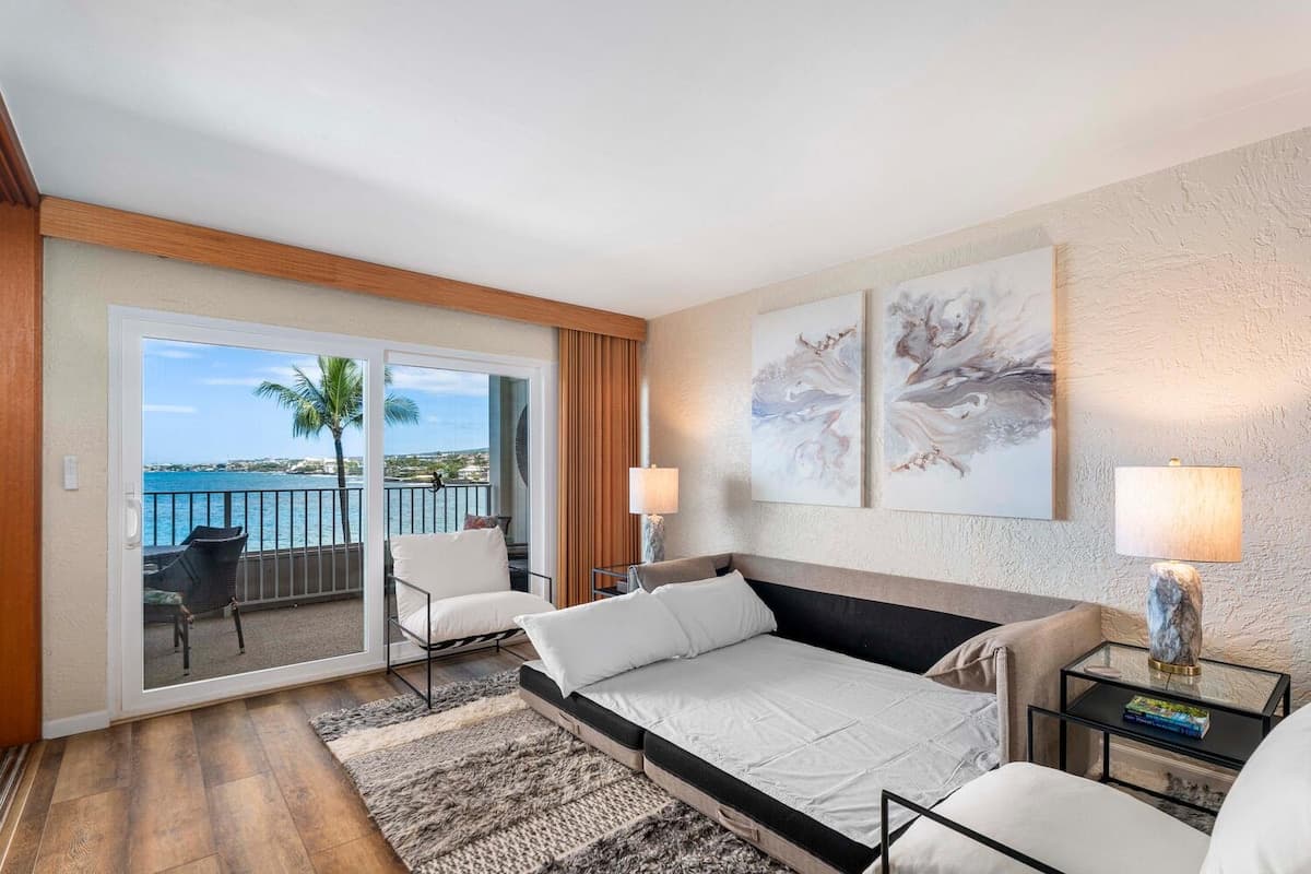 Condo in Kailua-Kona · ★4.91 · 2 bedrooms · 3 beds · 2 baths - Photo 3