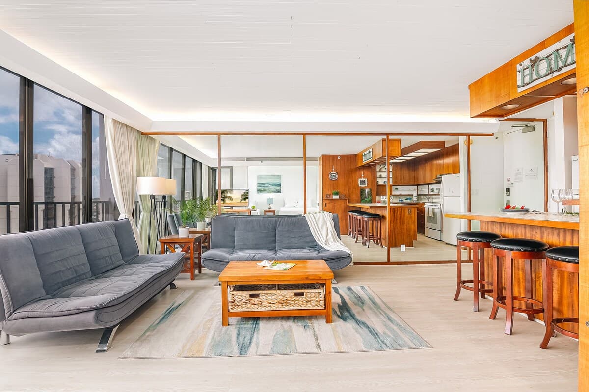 Condo in Honolulu · ★4.79 · 1 bedroom · 2 beds · 1 private bath - Photo 2