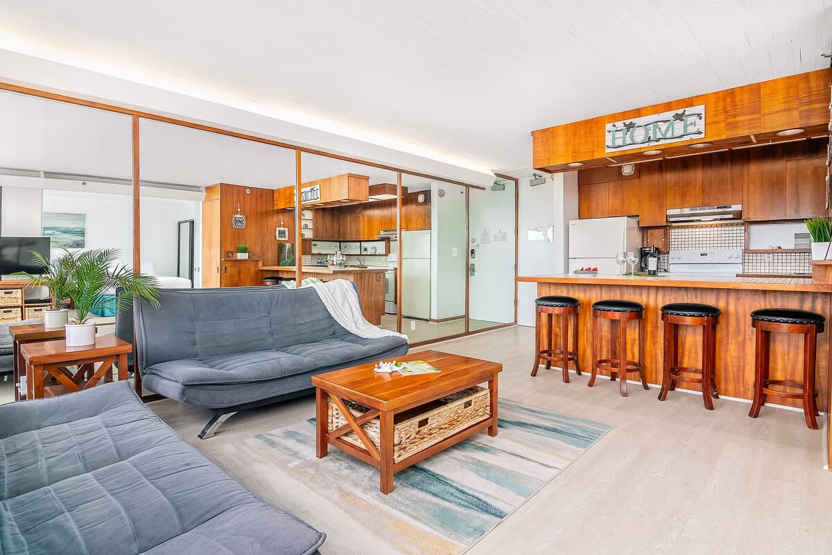Condo in Honolulu · ★4.79 · 1 bedroom · 2 beds · 1 private bath - Photo 5