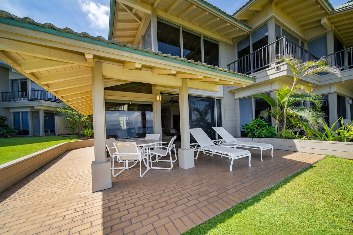Condo in Lahaina · ★4.2 · 1 bedroom · 2 beds · 1 bath - Photo 1