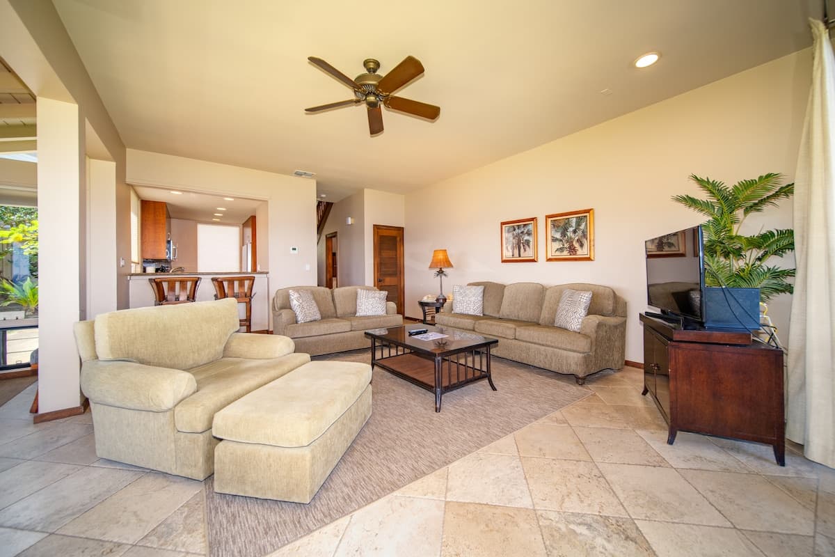 Condo in Lahaina · ★4.2 · 1 bedroom · 2 beds · 1 bath - Photo 2