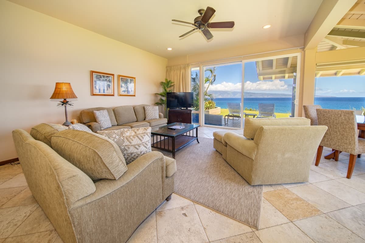 Condo in Lahaina · ★4.2 · 1 bedroom · 2 beds · 1 bath - Photo 3