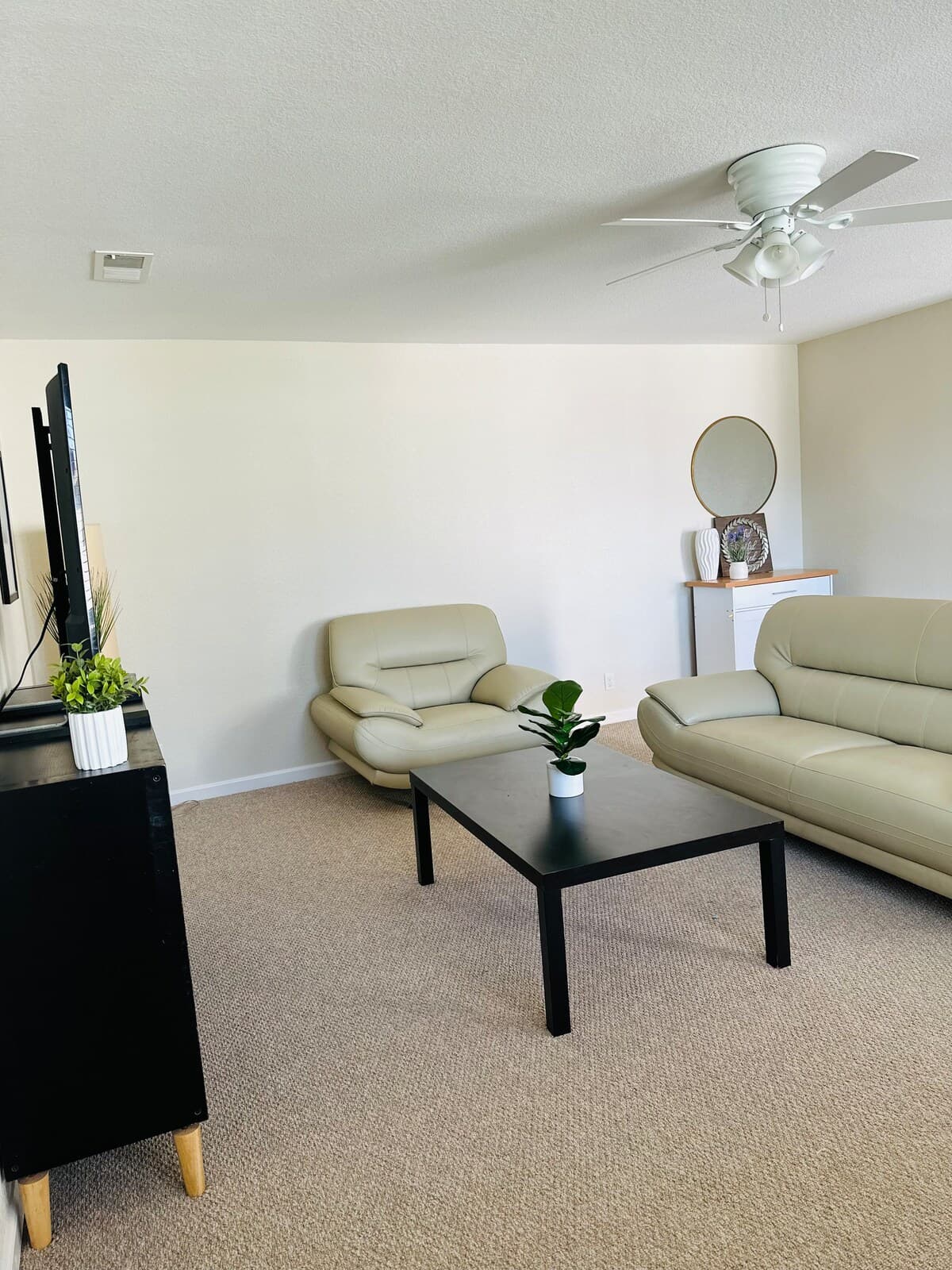 Quiet Modern Home Near Parks & Hospitals - Photo 5