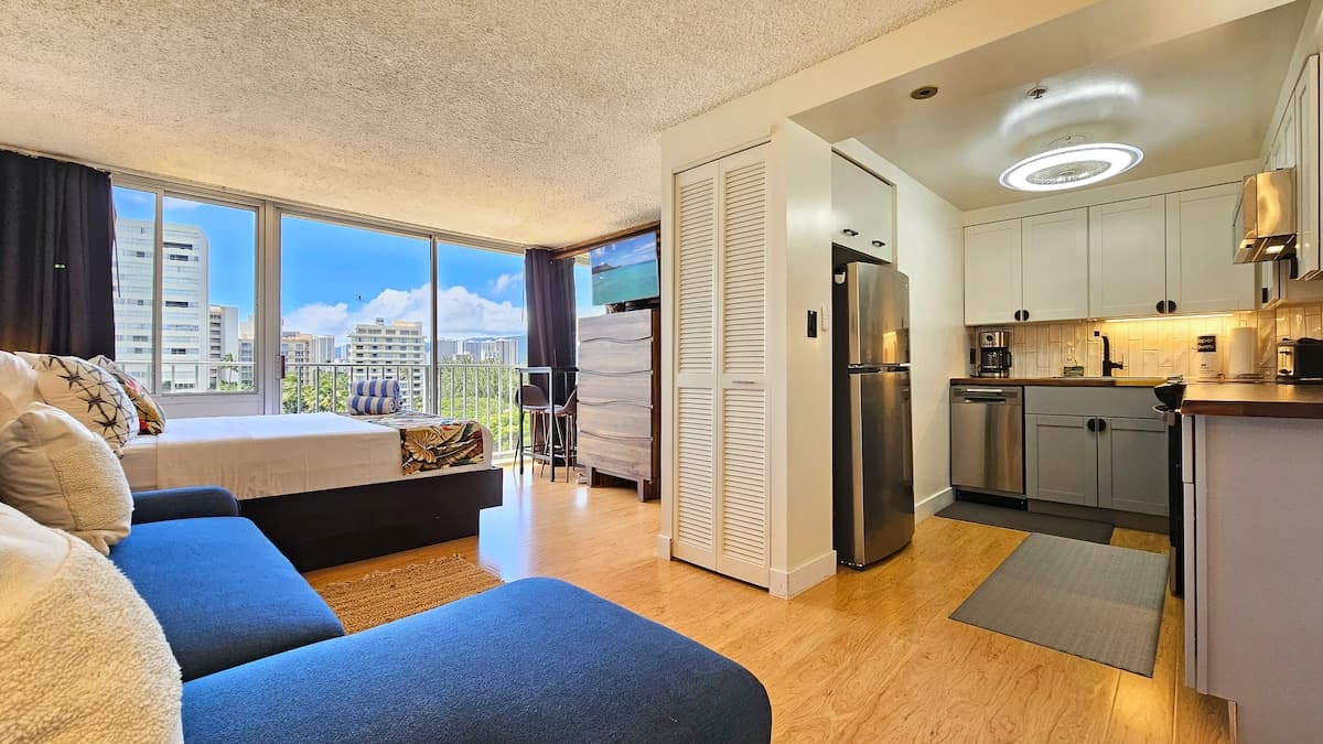 DHBH 902 Studio Apt, Full kitchen & Insane views! - Photo 3