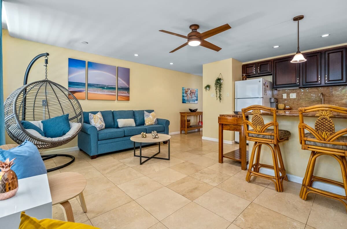 Stylish Condo By The Beach w/ Large Pool - Photo 3