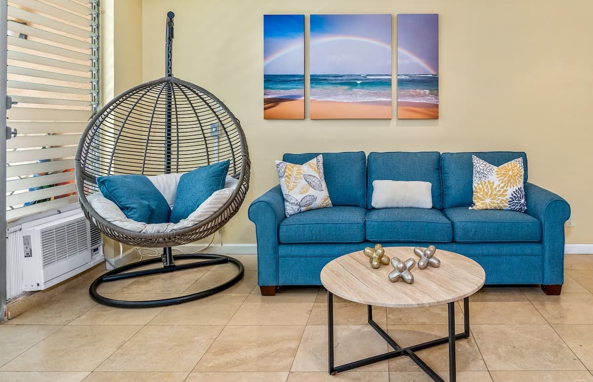 Stylish Condo By The Beach w/ Large Pool - Photo 1