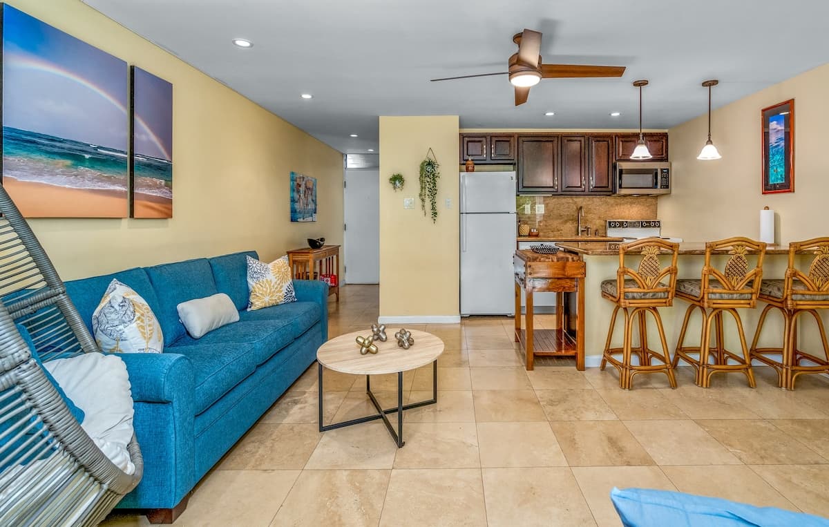 Stylish Condo By The Beach w/ Large Pool - Photo 2