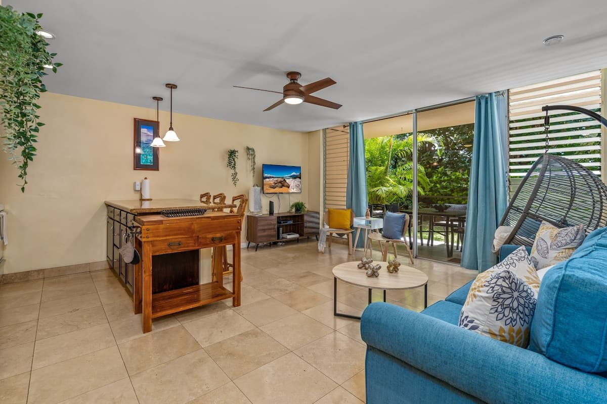 Stylish Condo By The Beach w/ Large Pool - Photo 4