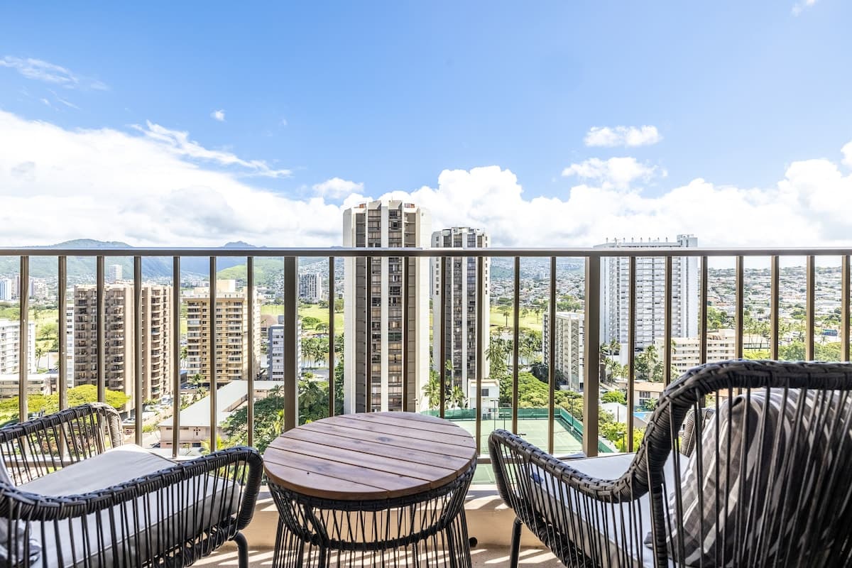 Condo in Honolulu · ★4.9 · 1 bedroom · 2 beds · 1 shared bath - Photo 5