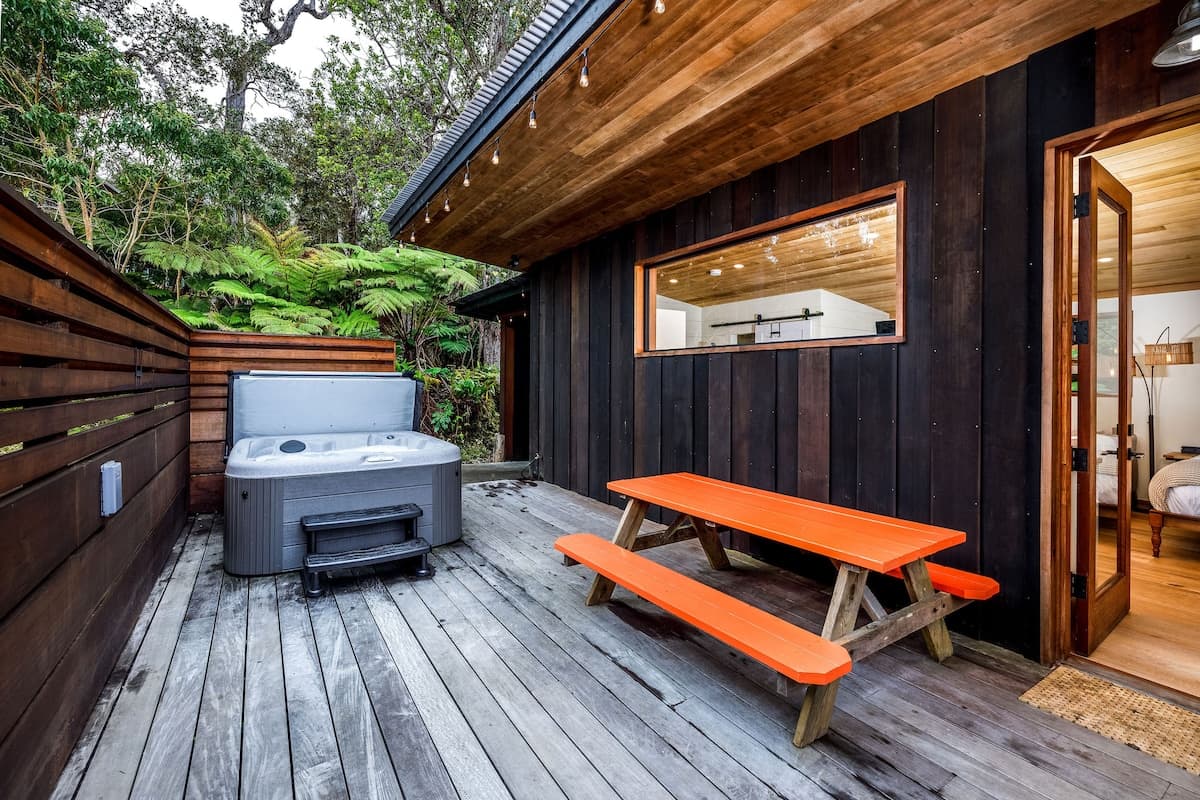 Cabin in Kailua-Kona · ★4.98 · Studio · 1 bed · 1 bath - Photo 3