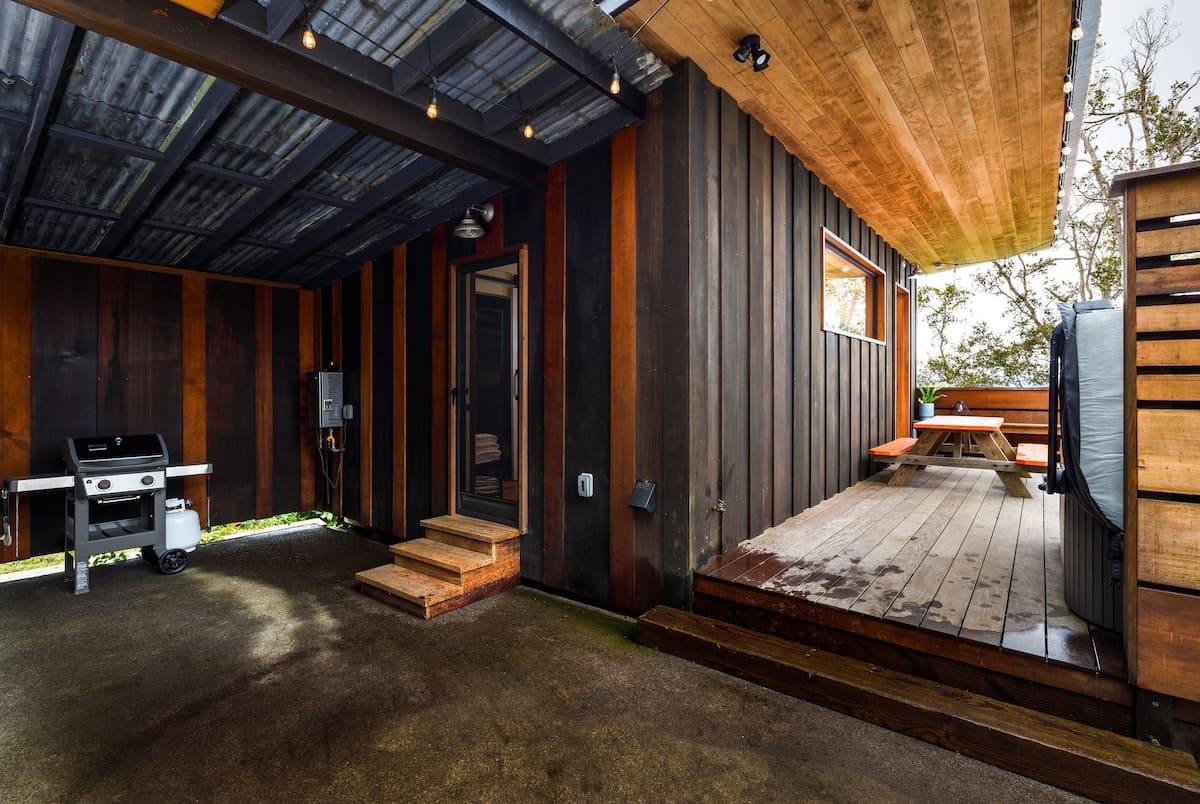 Cabin in Kailua-Kona · ★4.98 · Studio · 1 bed · 1 bath - Photo 2