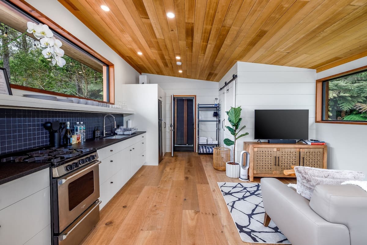 Cabin in Kailua-Kona · ★4.98 · Studio · 1 bed · 1 bath - Photo 5