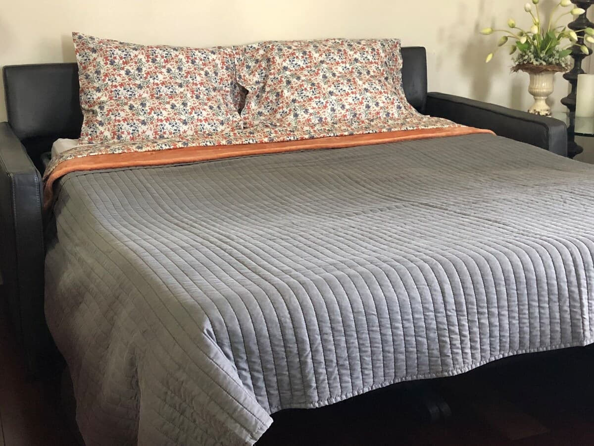 Condo in Honolulu · ★4.87 · 1 bedroom · 3 beds · 1 private bath - Photo 5