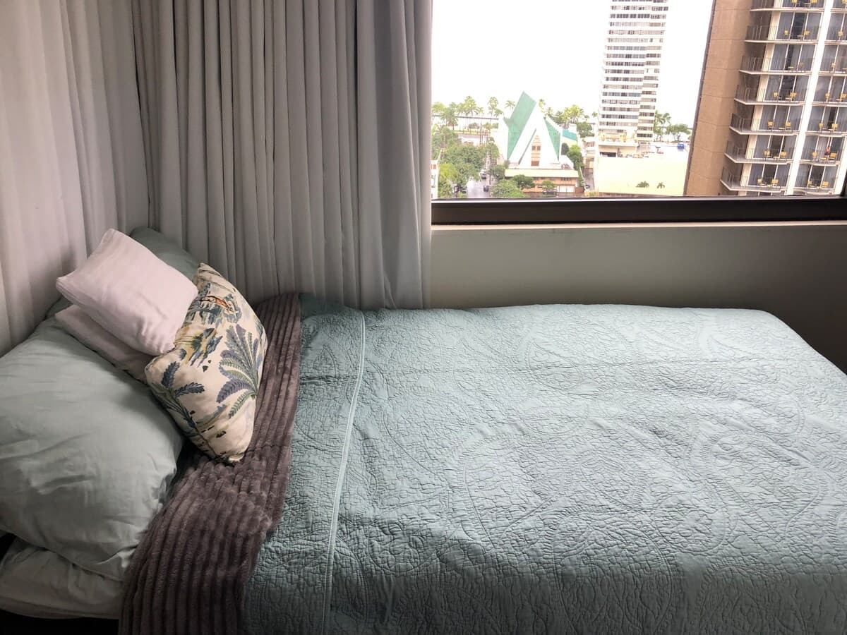 Condo in Honolulu · ★4.87 · 1 bedroom · 3 beds · 1 private bath - Photo 1