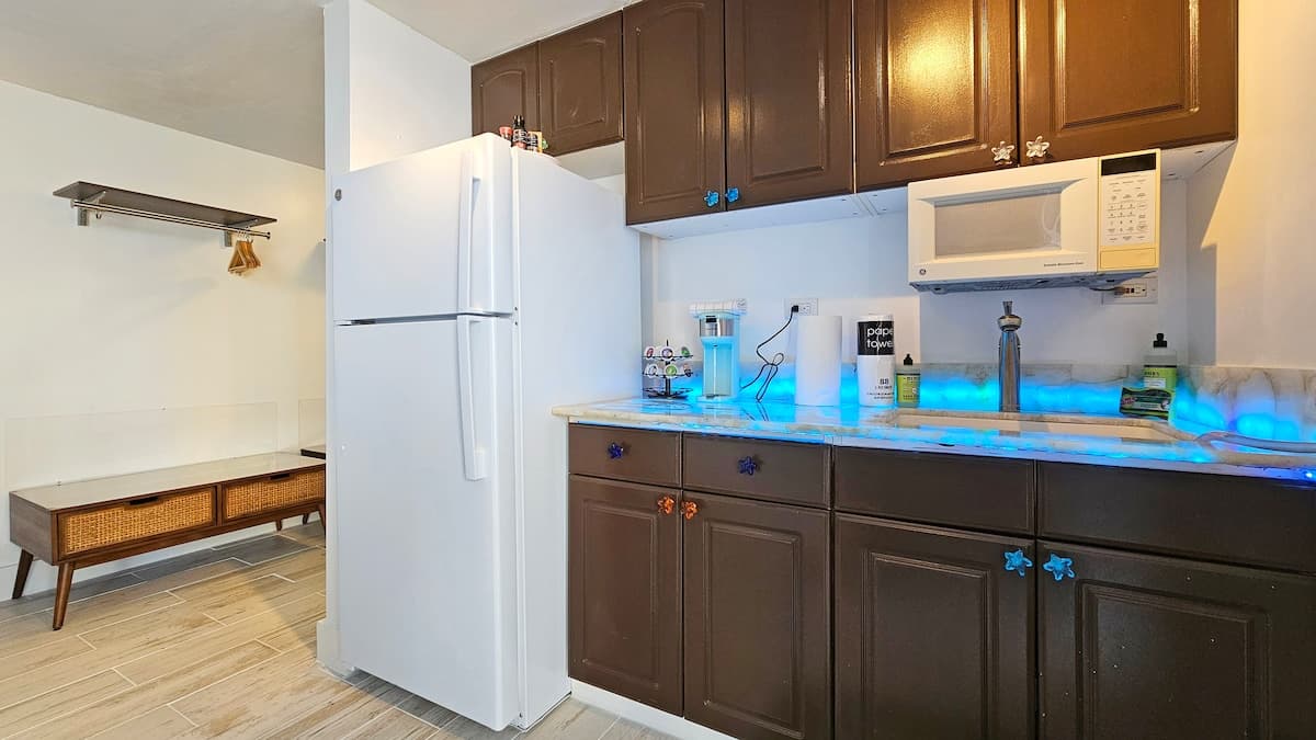 Condo in Honolulu · ★4.75 · Studio · 1 bed · 1 private bath - Photo 3