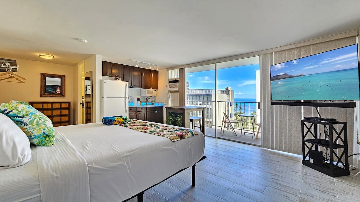 Condo in Honolulu · ★4.75 · Studio · 1 bed · 1 private bath - Photo 1