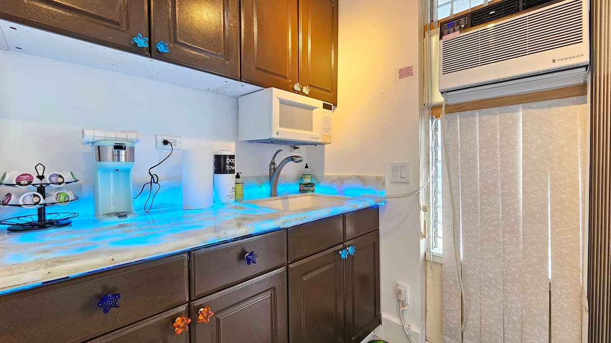 Condo in Honolulu · ★4.75 · Studio · 1 bed · 1 private bath - Photo 5