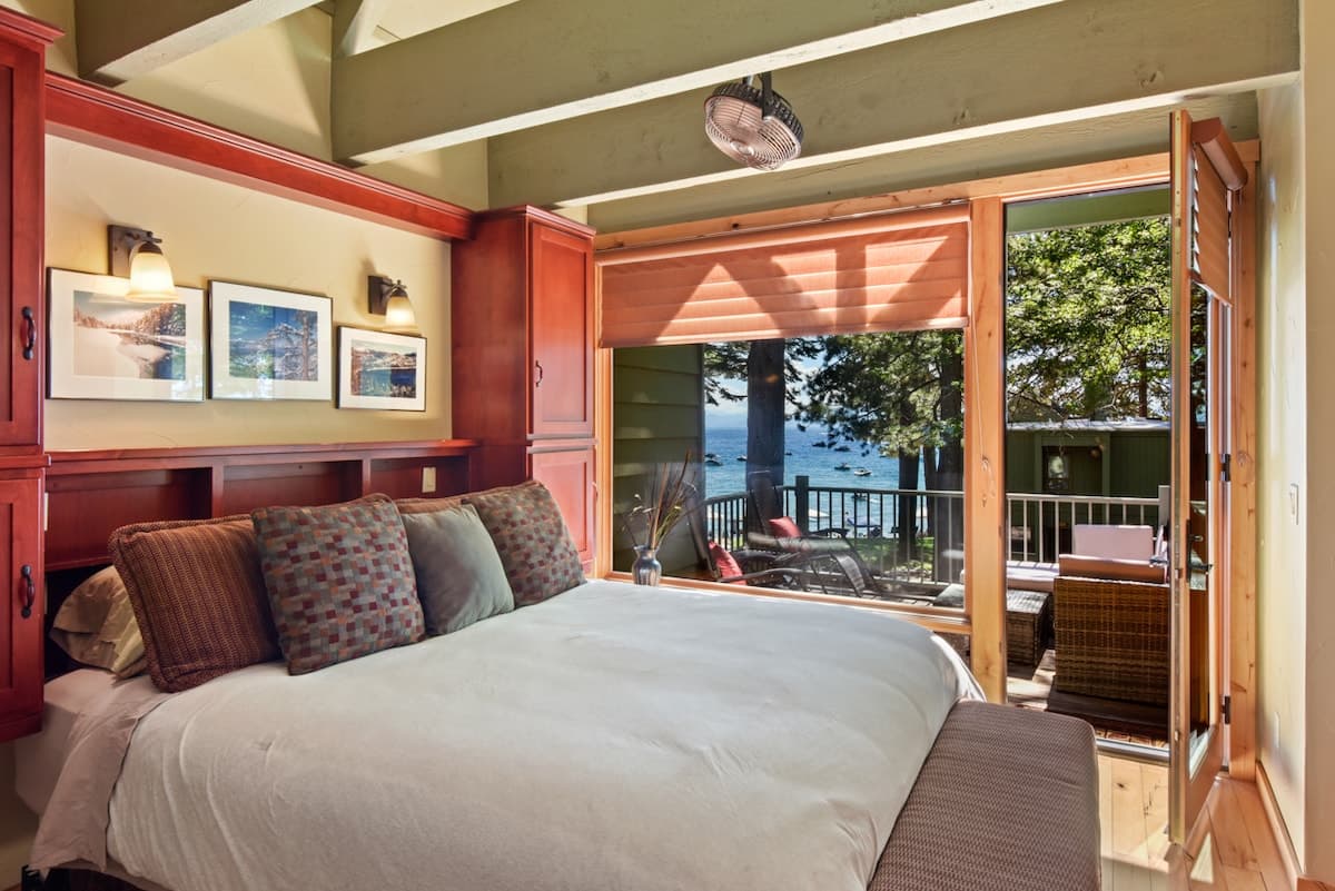 Cabin in Incline Village · ★4.86 · 3 bedrooms · 4 beds · 2.5 private baths - Photo 1