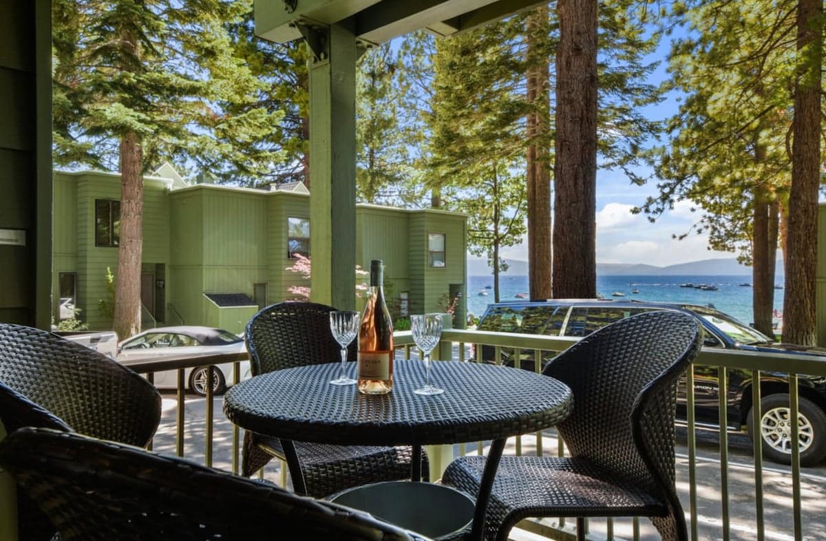 Cabin in Incline Village · ★4.86 · 3 bedrooms · 4 beds · 2.5 private baths - Photo 5