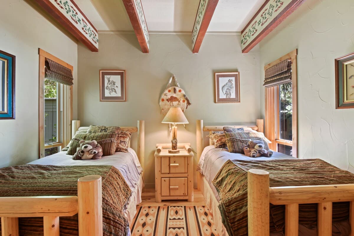 Cabin in Incline Village · ★4.86 · 3 bedrooms · 4 beds · 2.5 private baths - Photo 2