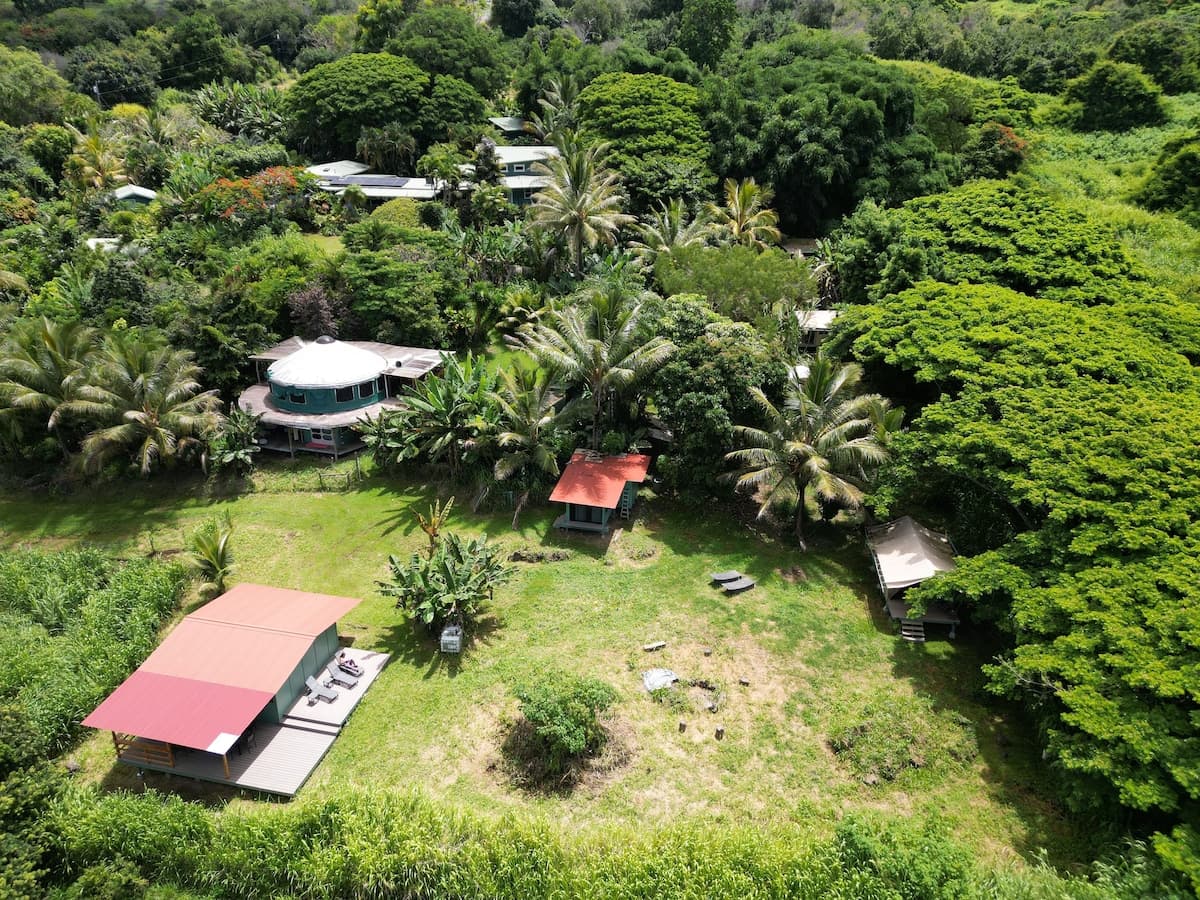 Cabin in Kealakekua · ★4.33 · 4 bedrooms · 5 beds · 1 bath - Photo 1