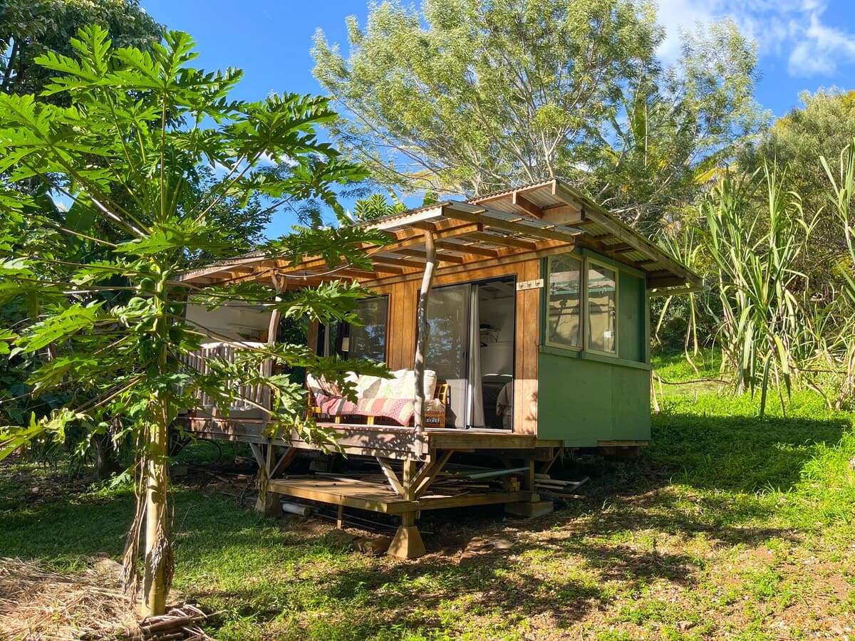 Cabin in Kealakekua · ★4.33 · 4 bedrooms · 5 beds · 1 bath - Photo 2