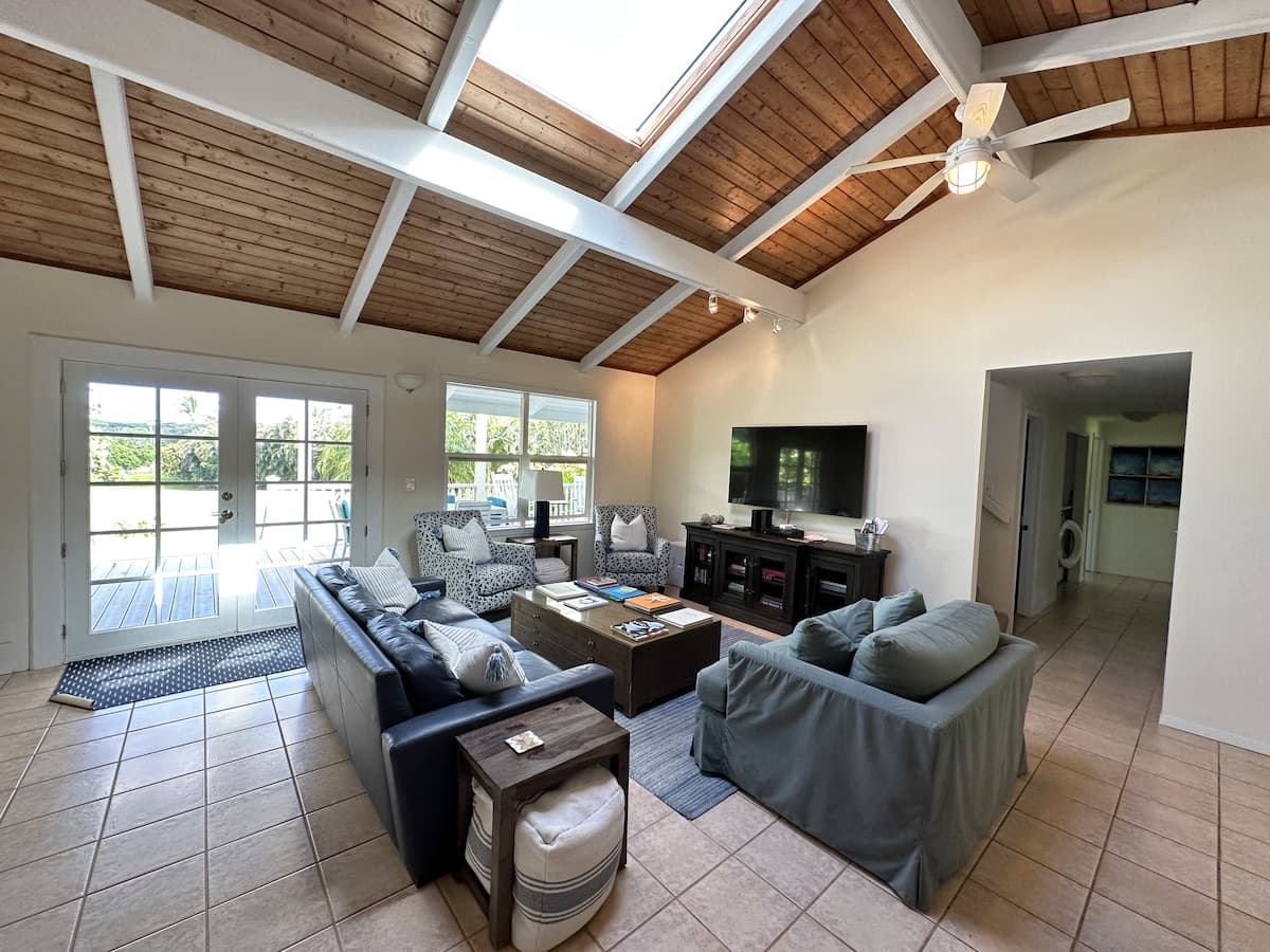 Home in Haiku-Pauwela · ★4.92 · 3 bedrooms · 7 beds · 2 baths - Photo 1