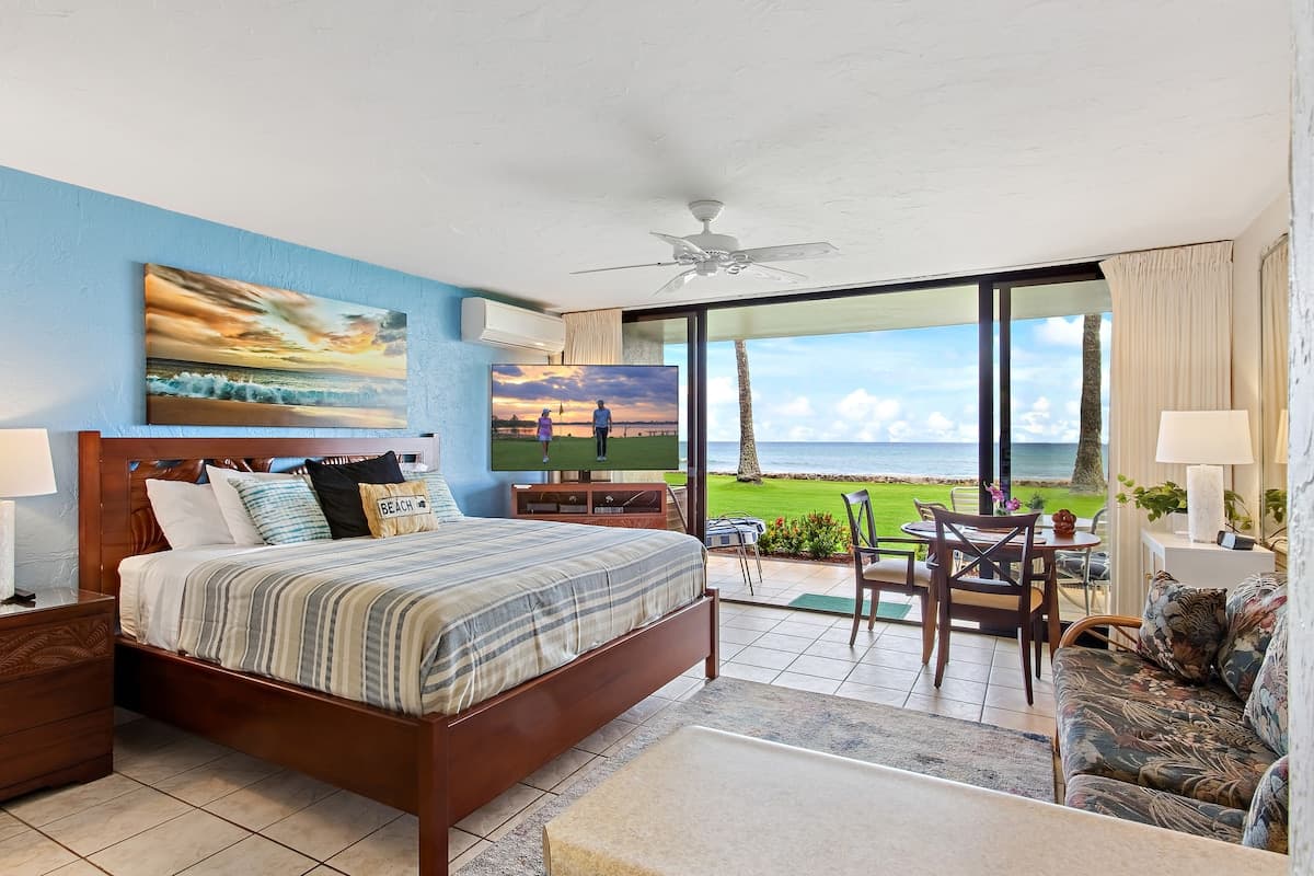 Townhouse in Lahaina · ★4.98 · Studio · 1 bed · 1 bath - Photo 1