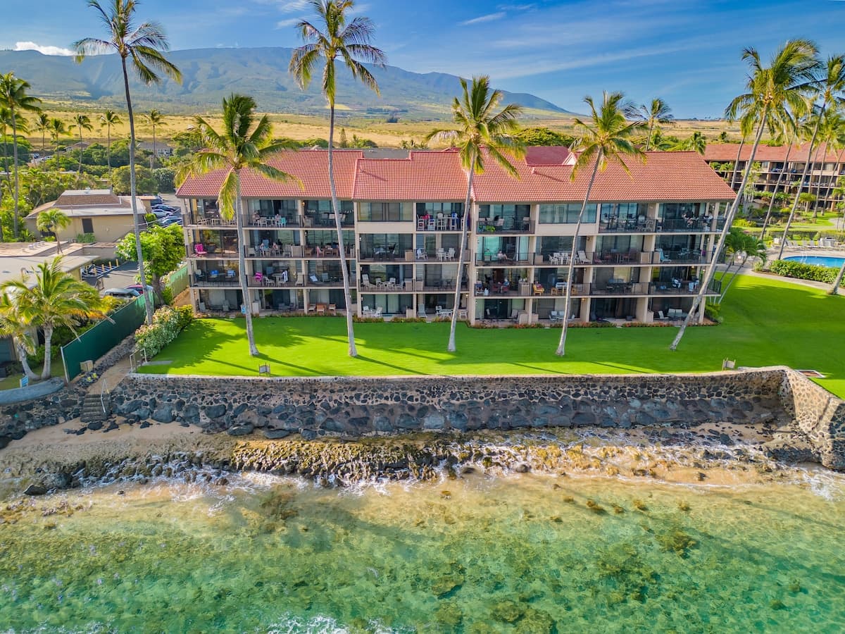 Townhouse in Lahaina · ★4.98 · Studio · 1 bed · 1 bath - Photo 2