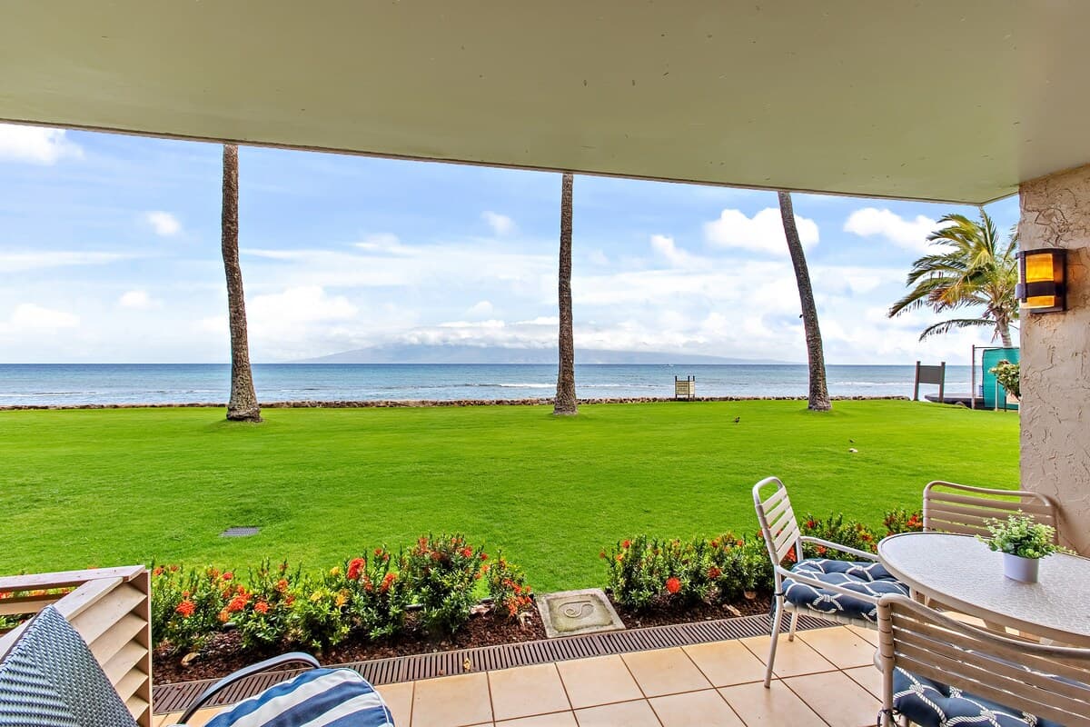Townhouse in Lahaina · ★4.98 · Studio · 1 bed · 1 bath - Photo 5