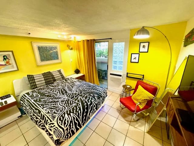 Condo in Honolulu · ★4.91 · Studio · 1 bed · 1 private bath - Photo 1