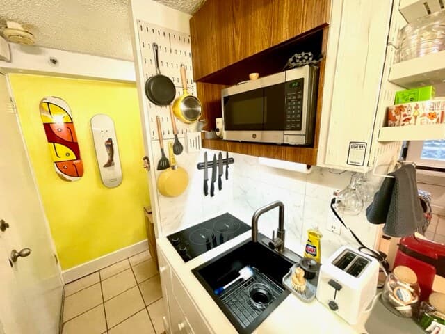 Condo in Honolulu · ★4.91 · Studio · 1 bed · 1 private bath - Photo 5