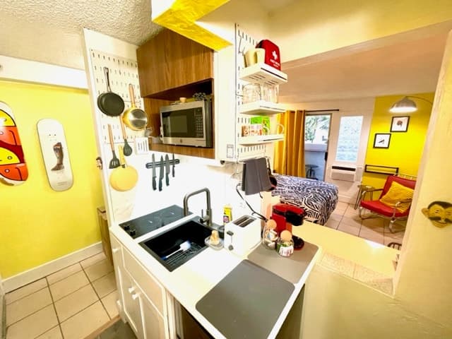 Condo in Honolulu · ★4.91 · Studio · 1 bed · 1 private bath - Photo 4