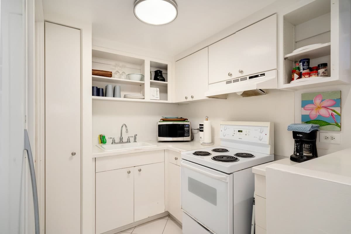 DHBH 904 Queen Studio w/Full Kitchen & Lanai - Photo 3