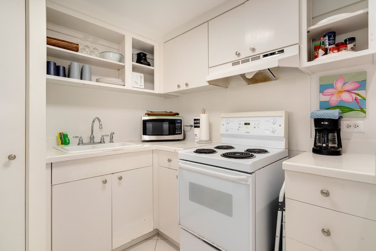 DHBH 904 Queen Studio w/Full Kitchen & Lanai - Photo 2