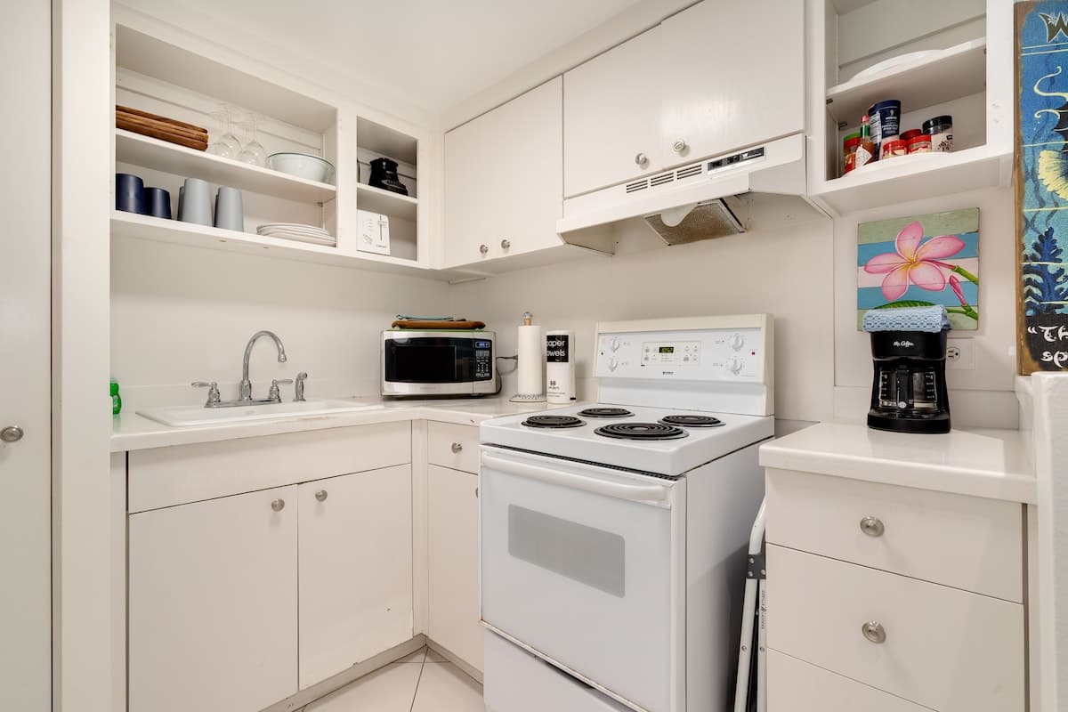 DHBH 904 Queen Studio w/Full Kitchen & Lanai - Photo 4
