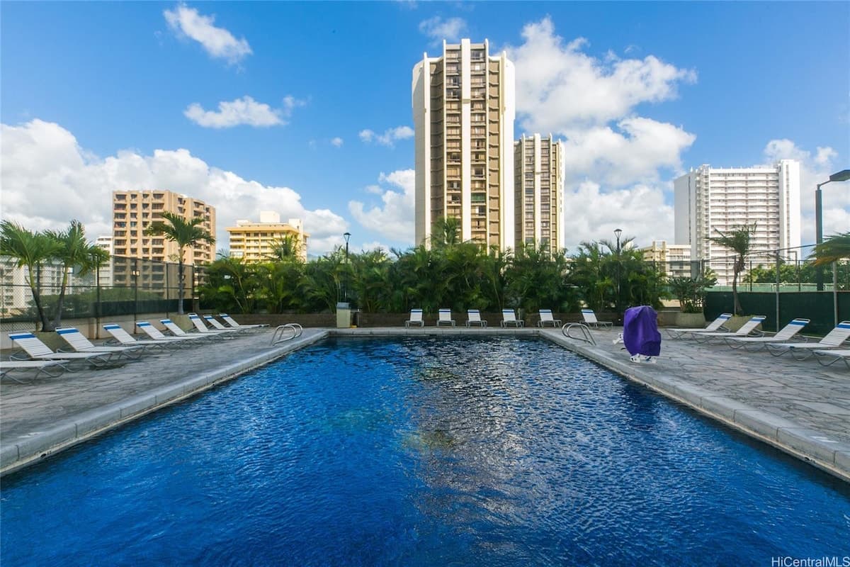 Condo in Honolulu · ★4.95 · 1 bedroom · 2 beds · 1 private bath - Photo 1