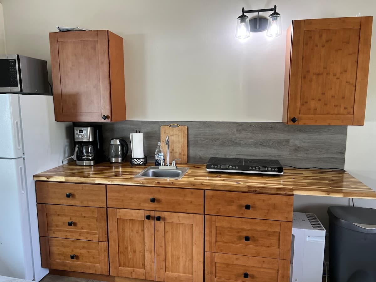 Cabin in Captain Cook · ★4.78 · 1 bedroom · 2 beds · 1 private bath - Photo 4