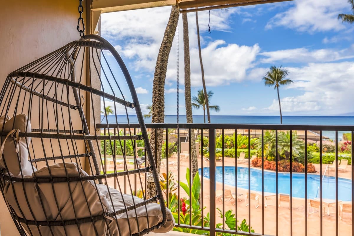 Condo in Lahaina · ★4.88 · 1 bedroom · 2 beds · 1 bath - Photo 1